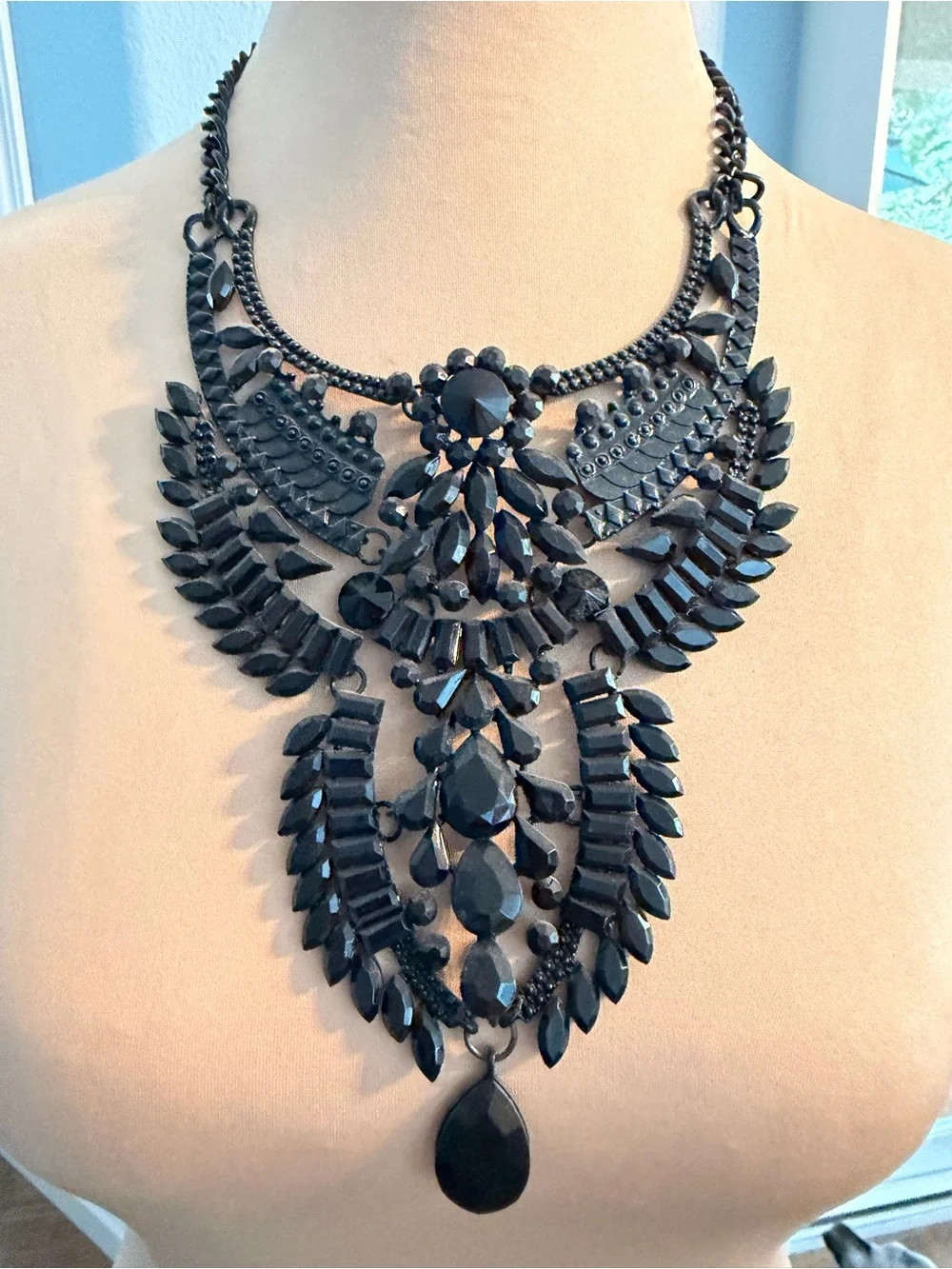 Black Statement Bib Necklace - Women Jewelry - Picture 1 of 2